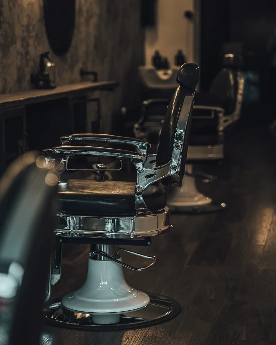 Silla de barbería clásica en blanco y negro
